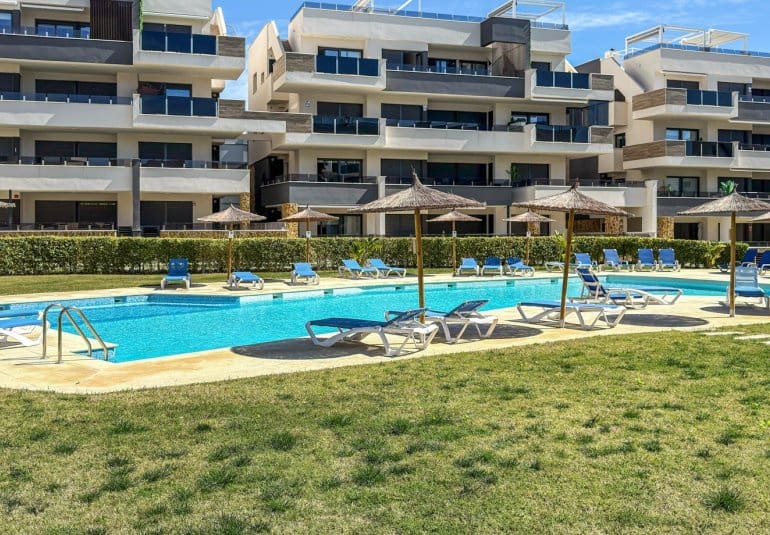 3 quarto Apartamento para venda em Playa Flamenca com piscina - 450 000 € (Ref: 9796586)