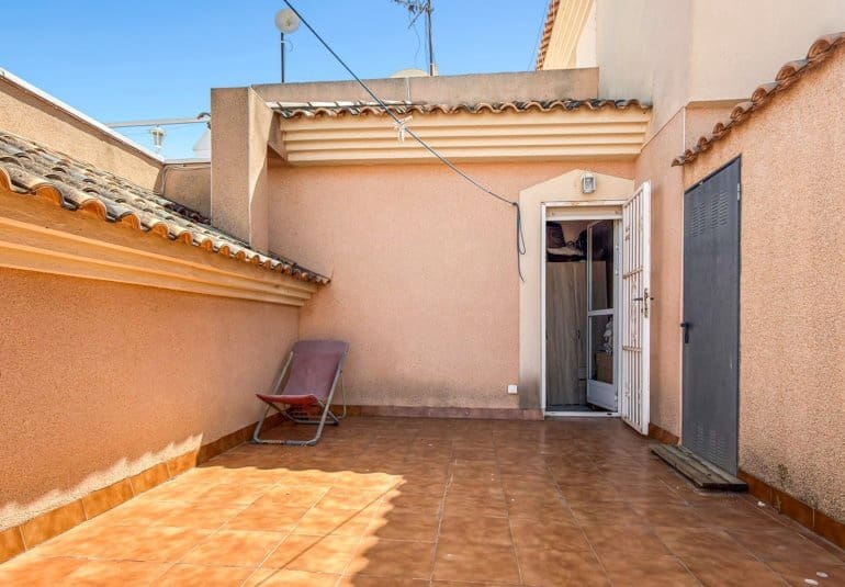 2 bedroom Townhouse for sale in La Florida with pool - € 179,900 (Ref: 9796587)