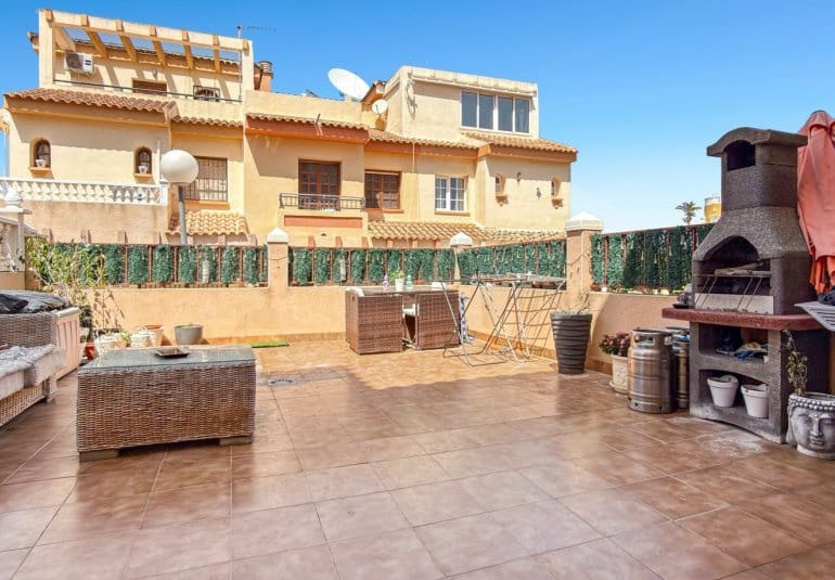 2 bedroom Townhouse for sale in La Florida with pool - € 179,900 (Ref: 9796587)