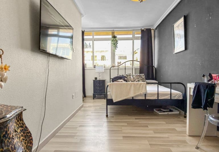 2 bedroom Townhouse for sale in La Florida with pool - € 179,900 (Ref: 9796587)