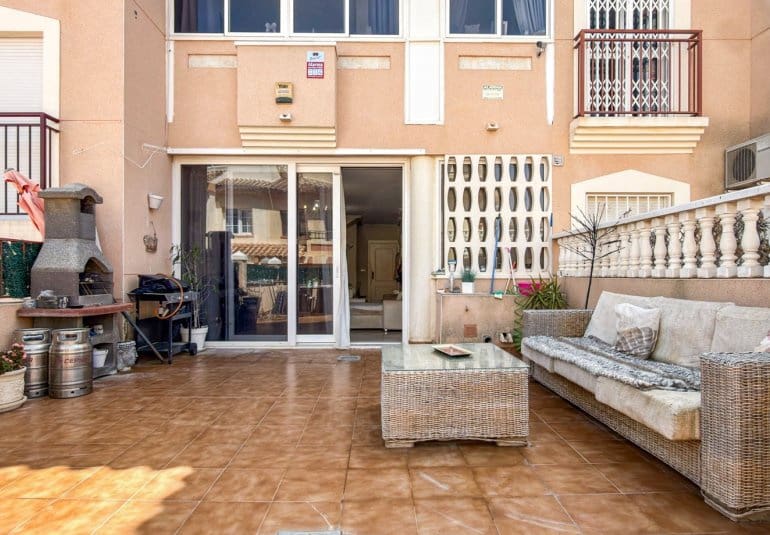 2 bedroom Townhouse for sale in La Florida with pool - € 179,900 (Ref: 9796587)