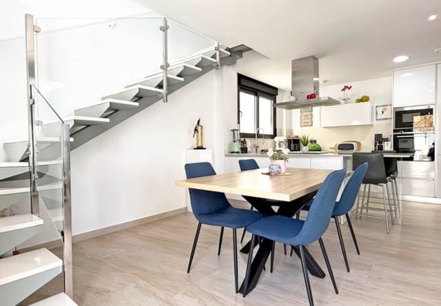 3 soverom Villa til salgs i Villamartin, Orihuela med svømmebasseng - € 495 000 (Ref: 9796588)