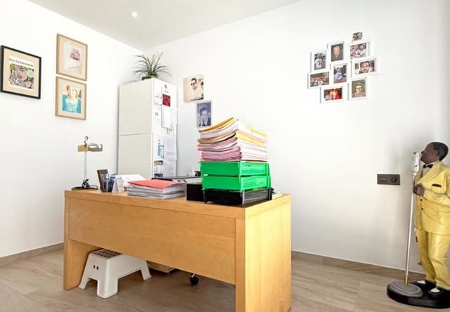 3 soverom Villa til salgs i Villamartin, Orihuela med svømmebasseng - € 495 000 (Ref: 9796588)