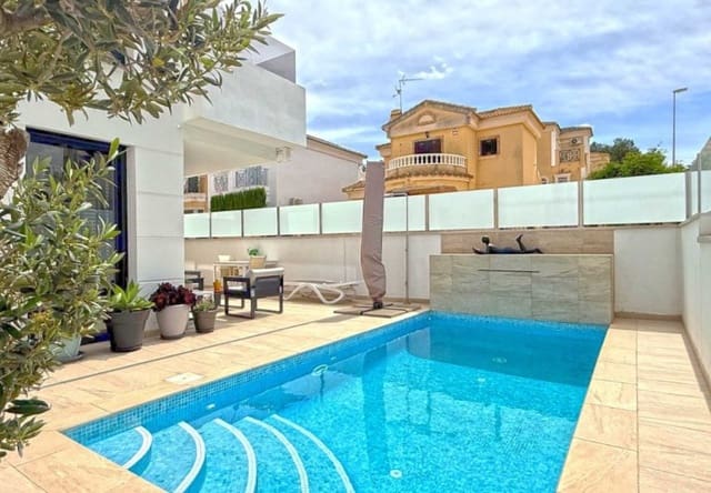 3 soverom Villa til salgs i Villamartin, Orihuela med svømmebasseng - € 495 000 (Ref: 9796588)