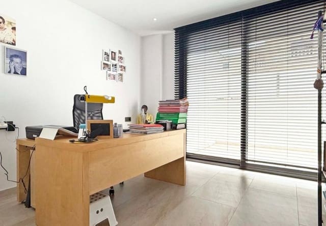 3 soverom Villa til salgs i Villamartin, Orihuela med svømmebasseng - € 495 000 (Ref: 9796588)