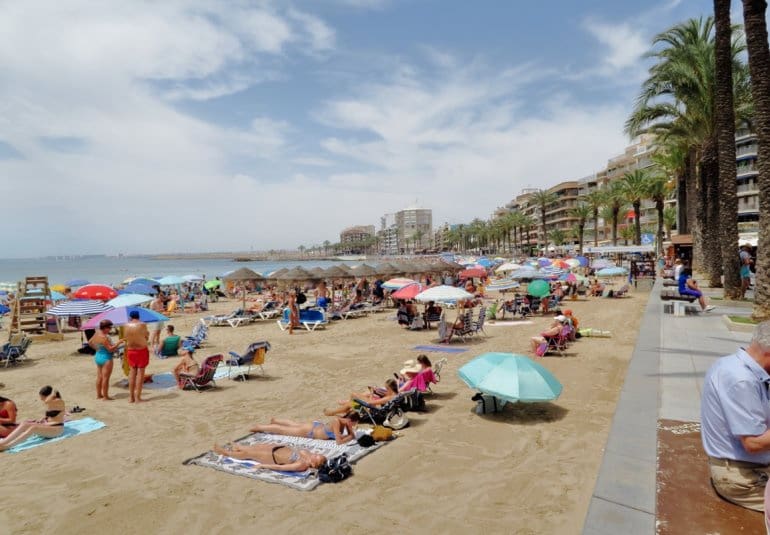 2 bedroom Apartment for sale in Playa Flamenca with pool - € 225,000 (Ref: 9796592)