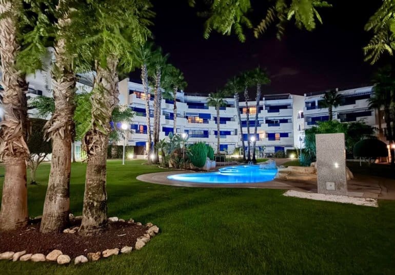 2 bedroom Apartment for sale in Playa Flamenca with pool - € 225,000 (Ref: 9796592)