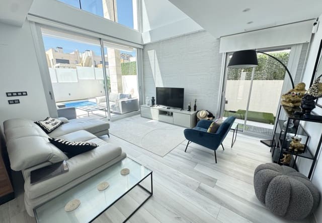 Chalet de 4 habitaciones en Lomas de Cabo Roig - Los Dolses, Orihuela en venta con piscina - 635.000 € (Ref: 9796593)