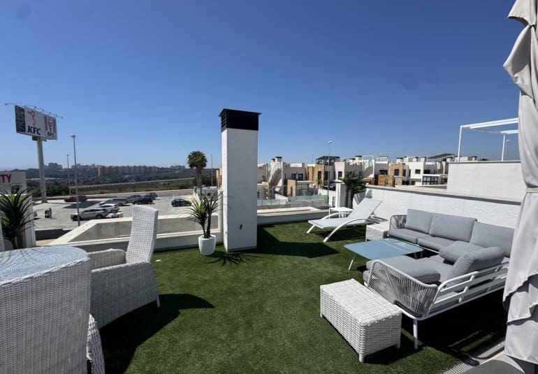 4 slaapkamer Villa te koop in Orihuela Costa met zwembad - € 635.000 (Ref: 9796593)