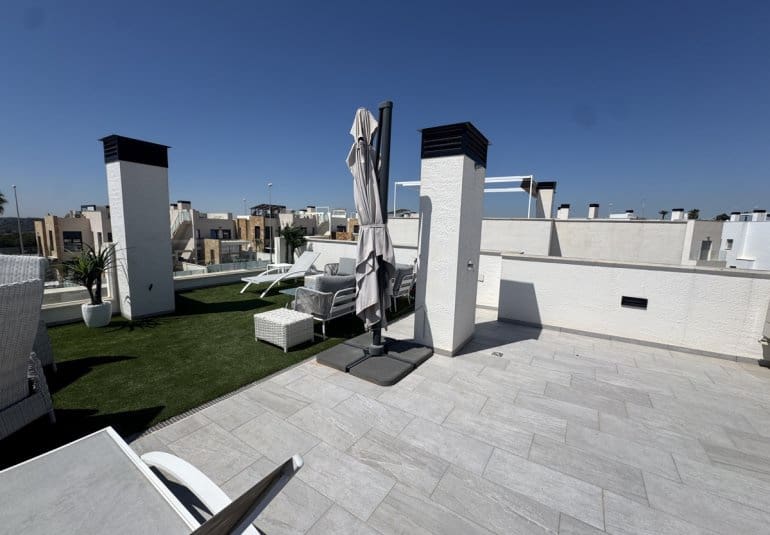 4 slaapkamer Villa te koop in Orihuela Costa met zwembad - € 635.000 (Ref: 9796593)