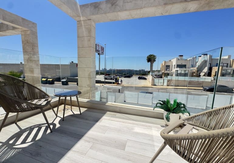 4 slaapkamer Villa te koop in Orihuela Costa met zwembad - € 635.000 (Ref: 9796593)