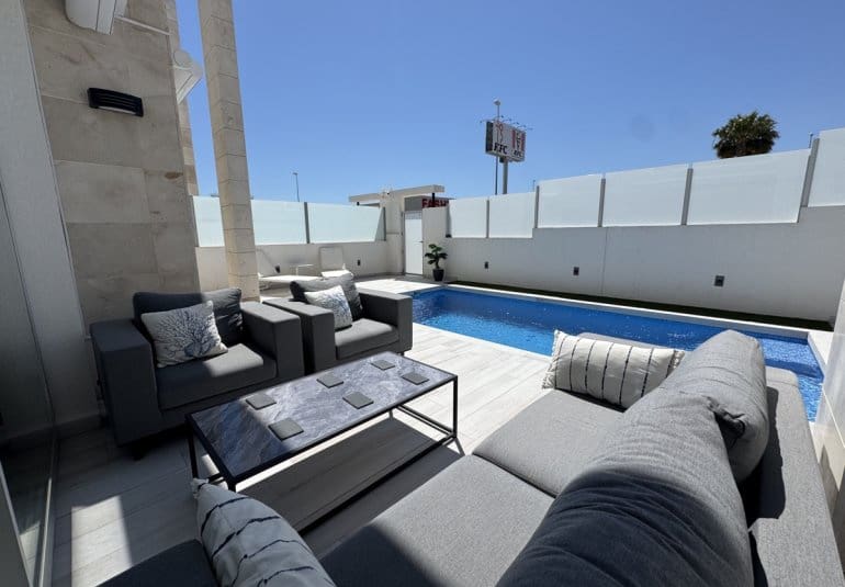 4 slaapkamer Villa te koop in Orihuela Costa met zwembad - € 635.000 (Ref: 9796593)