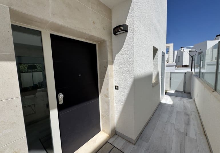 4 slaapkamer Villa te koop in Orihuela Costa met zwembad - € 635.000 (Ref: 9796593)