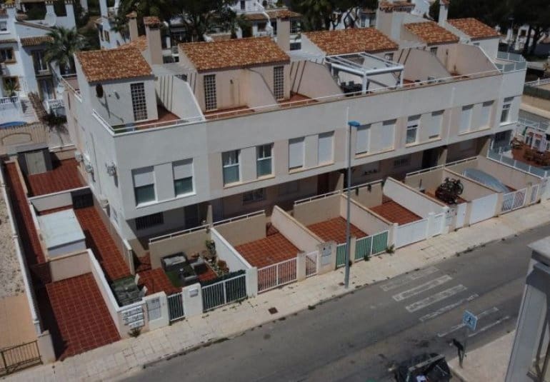 3 makuuhuone Huoneisto myytävänä paikassa Orihuela Costa mukana uima-altaan - 192 995 € (Ref: 9796595)