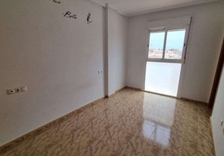 3 makuuhuone Huoneisto myytävänä paikassa Orihuela Costa mukana uima-altaan - 192 995 € (Ref: 9796595)