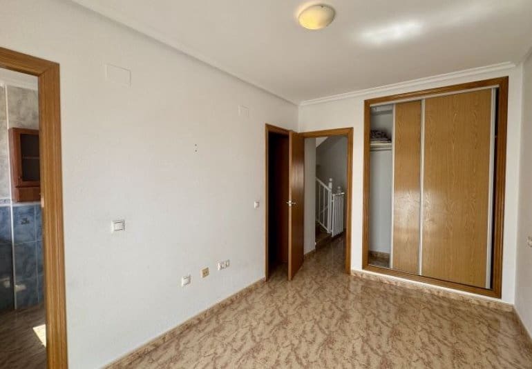 3 makuuhuone Huoneisto myytävänä paikassa Orihuela Costa mukana uima-altaan - 192 995 € (Ref: 9796595)