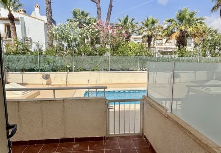 3 makuuhuone Huoneisto myytävänä paikassa Orihuela Costa mukana uima-altaan - 192 995 € (Ref: 9796595)