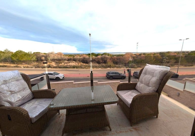 Villa til salg i Villamartin - € 625.000 (Ref: 9796599)