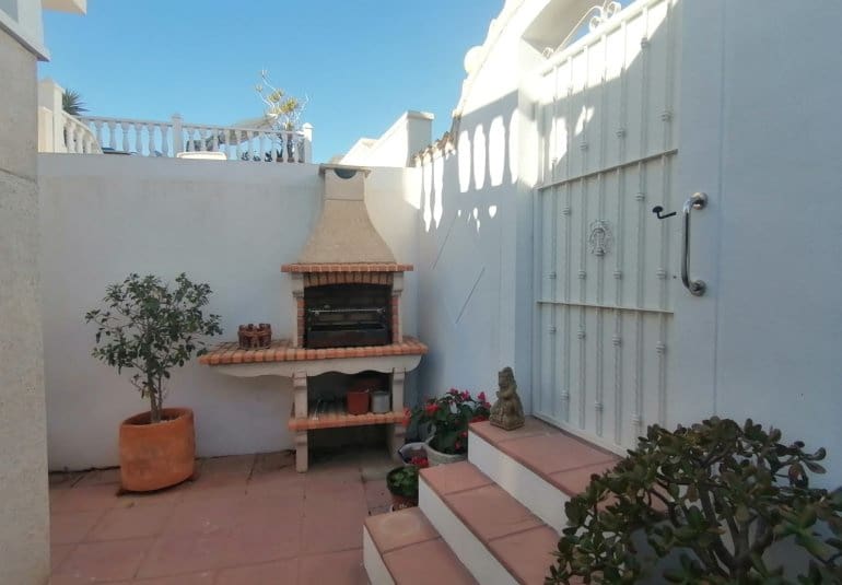 3 bedroom Villa for sale in San Miguel de Salinas - € 260,000 (Ref: 9796600)