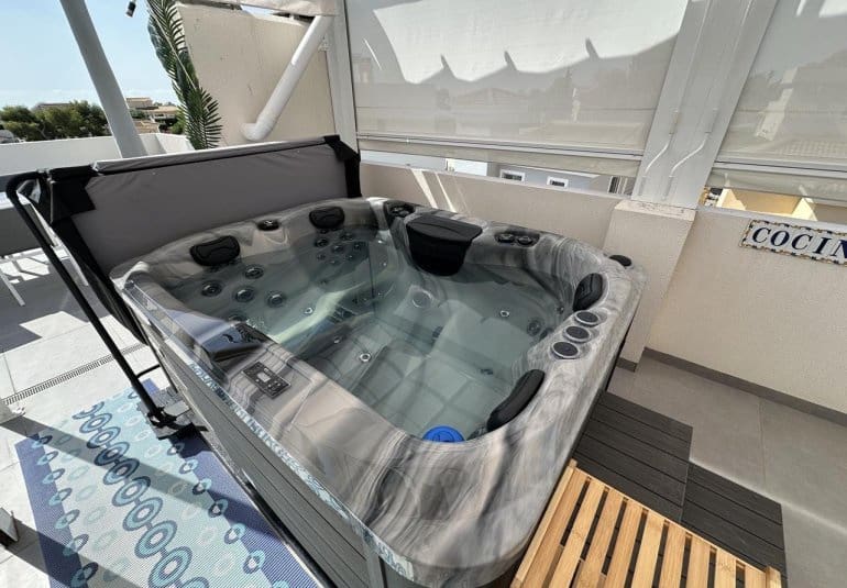 2 sovrum Takvåning till salu i Orihuela Costa med pool - 375 000 € (Ref: 9796603)