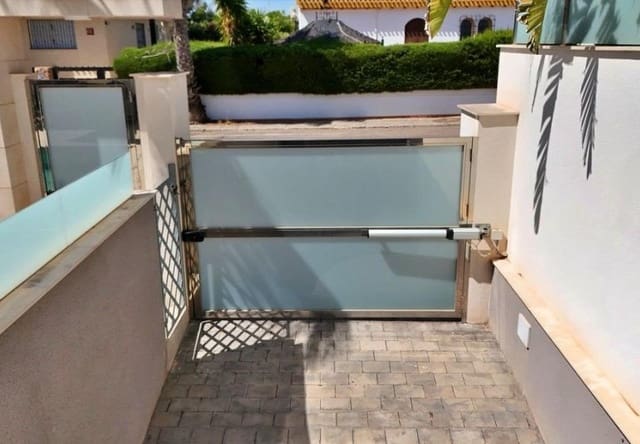 5 soveværelse Villa til salg i Villamartin, Orihuela - € 859.900 (Ref: 9796604)