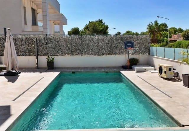 5 soveværelse Villa til salg i Villamartin, Orihuela - € 859.900 (Ref: 9796604)