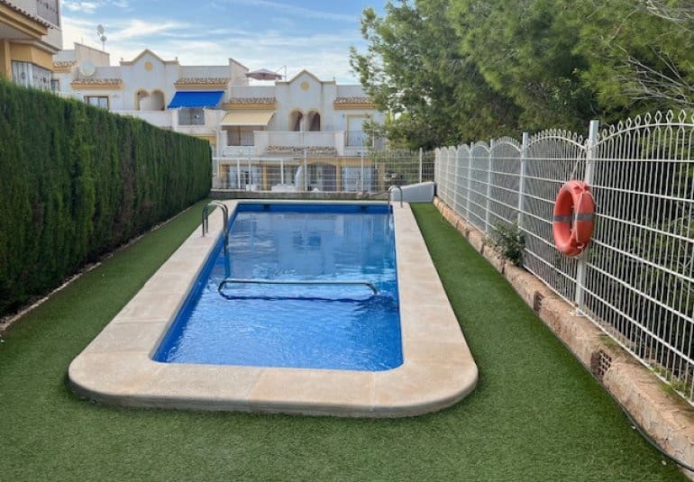 2 soveværelse Byhus til salg i Los Balcones med swimmingpool - € 247.000 (Ref: 9796605)