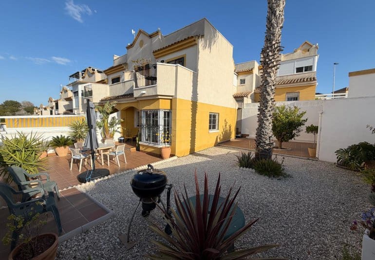 2 soveværelse Byhus til salg i Los Balcones med swimmingpool - € 247.000 (Ref: 9796605)