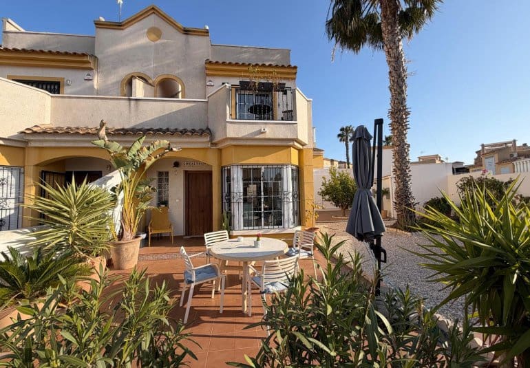 2 soveværelse Byhus til salg i Los Balcones med swimmingpool - € 247.000 (Ref: 9796605)