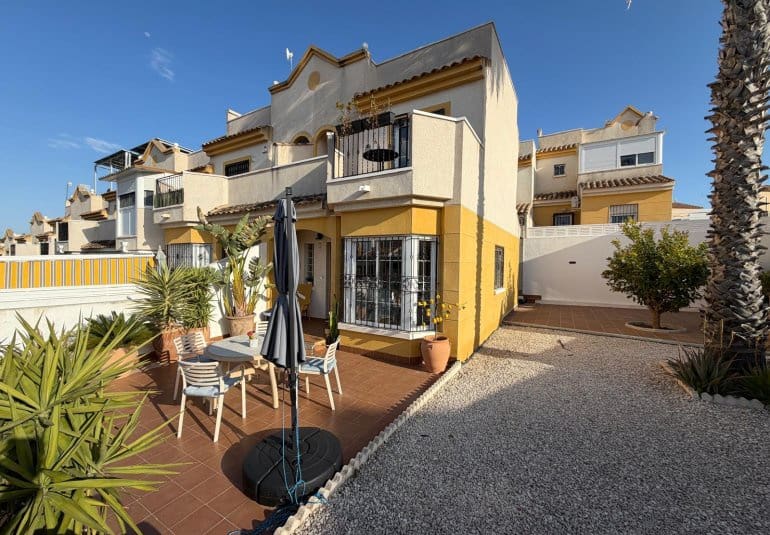 2 soveværelse Byhus til salg i Los Balcones med swimmingpool - € 247.000 (Ref: 9796605)