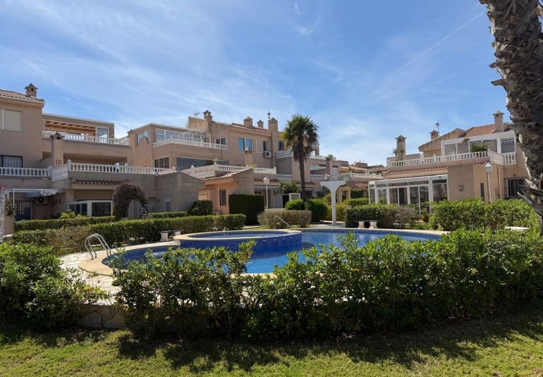 2 sovrum Takvåning till salu i Playa Flamenca med pool - 319 900 € (Ref: 9796606)