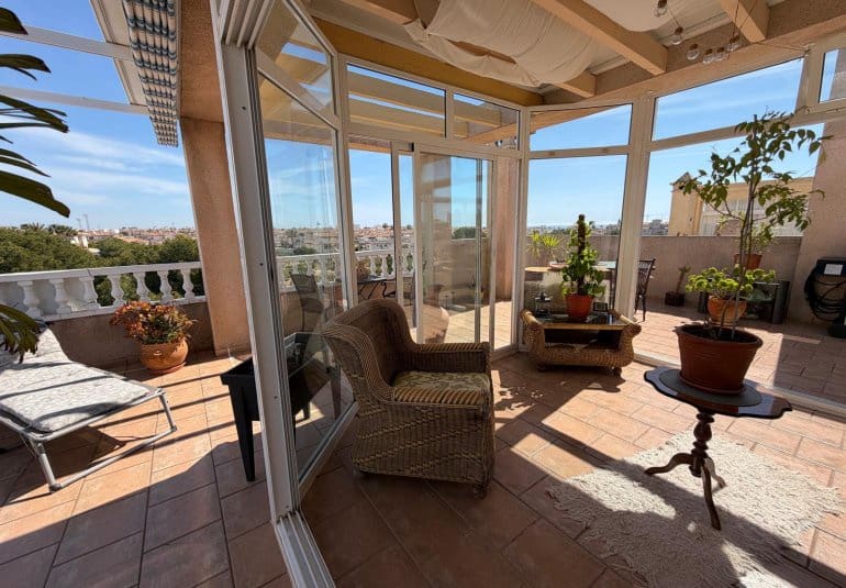 2 sovrum Takvåning till salu i Playa Flamenca med pool - 319 900 € (Ref: 9796606)