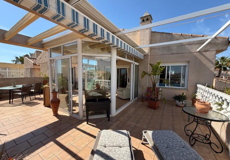 2 sovrum Takvåning till salu i Playa Flamenca med pool - 319 900 € (Ref: 9796606)