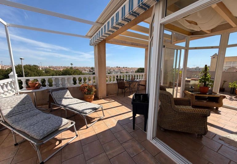 2 sovrum Takvåning till salu i Playa Flamenca med pool - 319 900 € (Ref: 9796606)