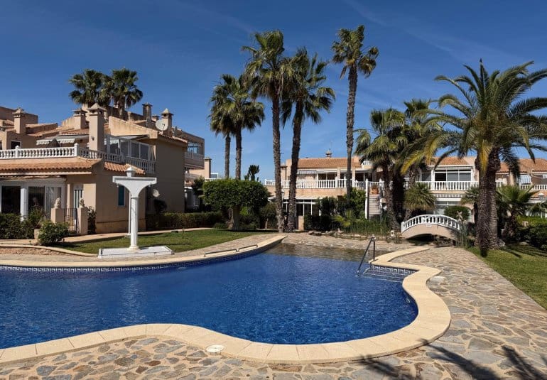 2 sovrum Takvåning till salu i Playa Flamenca med pool - 319 900 € (Ref: 9796606)