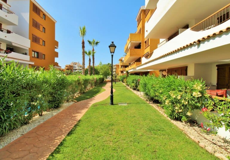 2 quarto Apartamento para venda em Punta Prima com piscina - 239 000 € (Ref: 9797237)