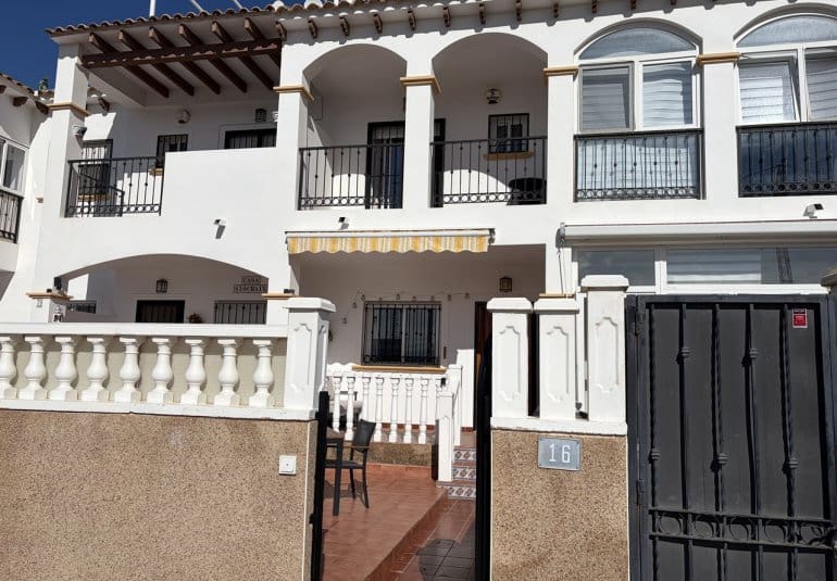 2 bedroom Townhouse for sale in Orihuela Costa with pool - € 184,950 (Ref: 9797238)