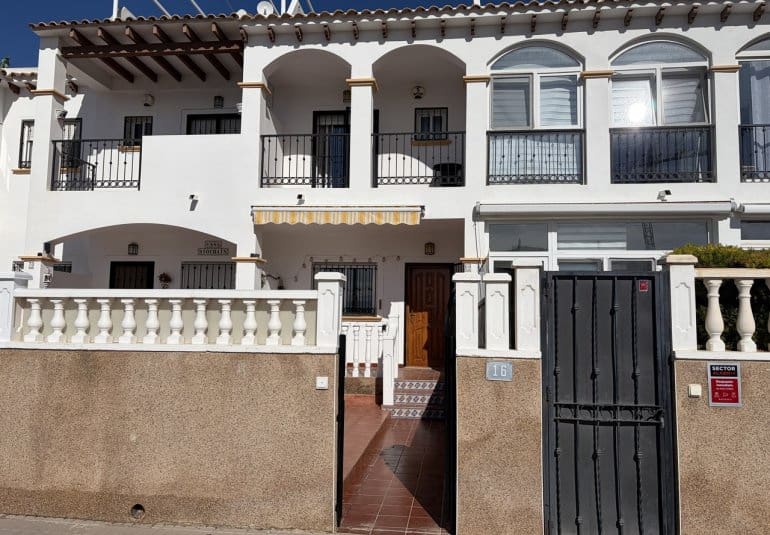 2 bedroom Townhouse for sale in Orihuela Costa with pool - € 184,950 (Ref: 9797238)