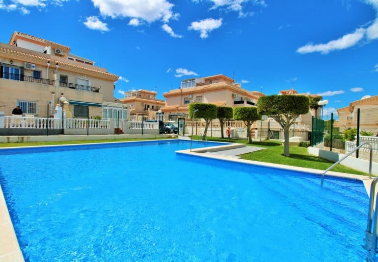 3 sovrum Hus till salu i Playa Flamenca med pool - 249 950 € (Ref: 9797239)