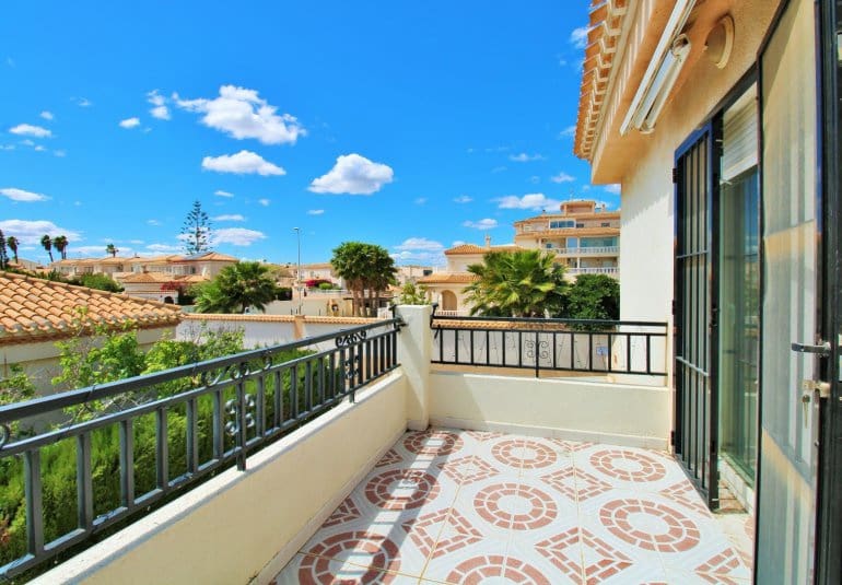 3 sovrum Hus till salu i Playa Flamenca med pool - 249 950 € (Ref: 9797239)