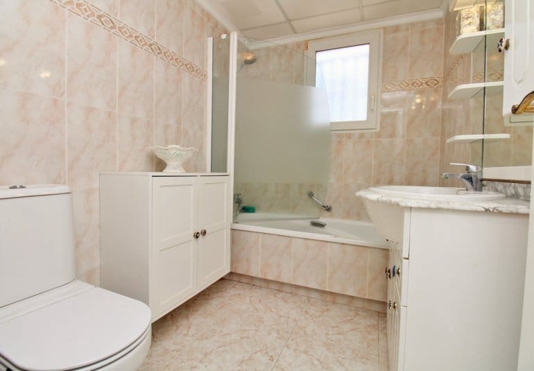 3 sovrum Hus till salu i Playa Flamenca med pool - 249 950 € (Ref: 9797239)