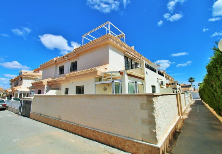 3 sovrum Hus till salu i Playa Flamenca med pool - 249 950 € (Ref: 9797239)