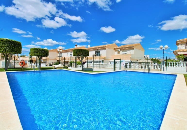 3 sovrum Hus till salu i Playa Flamenca med pool - 249 950 € (Ref: 9797239)