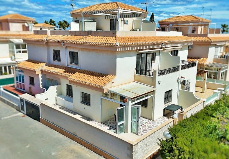 3 sovrum Hus till salu i Playa Flamenca med pool - 249 950 € (Ref: 9797239)