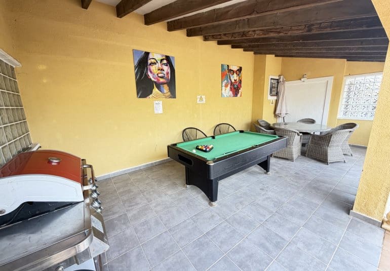 4 sovrum Villa till salu i Villamartin med pool - 385 000 € (Ref: 9816862)