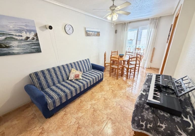 2 makuuhuone Huoneisto myytävänä paikassa Torrevieja mukana uima-altaan - 137 500 € (Ref: 9844924)