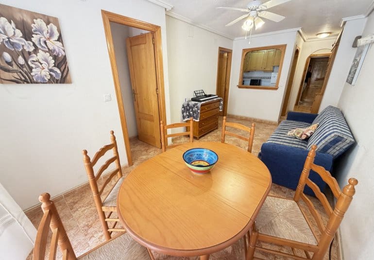 2 makuuhuone Huoneisto myytävänä paikassa Torrevieja mukana uima-altaan - 137 500 € (Ref: 9844924)