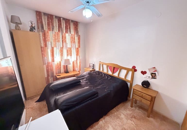 2 makuuhuone Huoneisto myytävänä paikassa Torrevieja mukana uima-altaan - 137 500 € (Ref: 9844924)