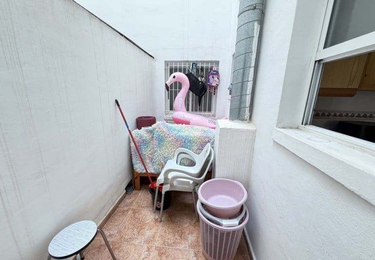 2 makuuhuone Huoneisto myytävänä paikassa Torrevieja mukana uima-altaan - 137 500 € (Ref: 9844924)