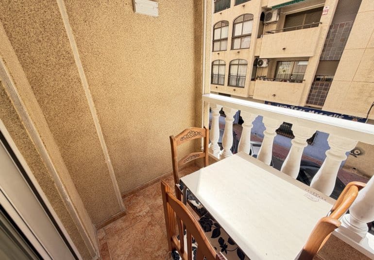 2 makuuhuone Huoneisto myytävänä paikassa Torrevieja mukana uima-altaan - 137 500 € (Ref: 9844924)
